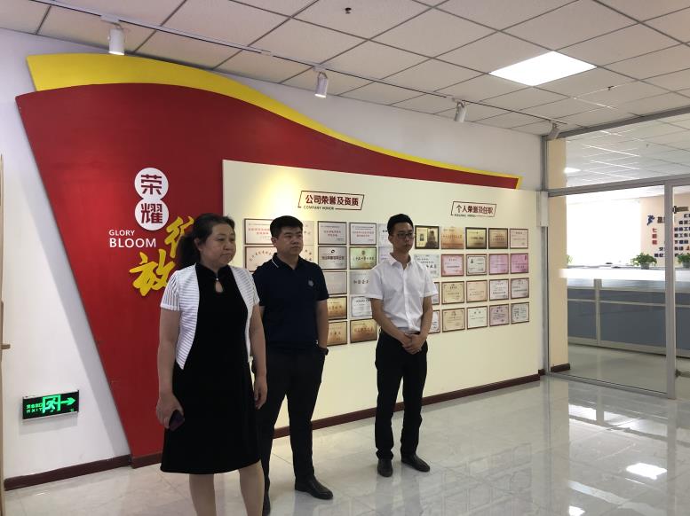 抚顺市龙晟集团大数据公司董事长罗英男一行光临UG环球官网集团调查财路大数据项目